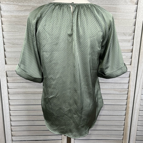 BANANA REPUBLIC Silky Half Sleeve Blouse Sage w Navy Geo Pattern-XS - Picture 4 of 4